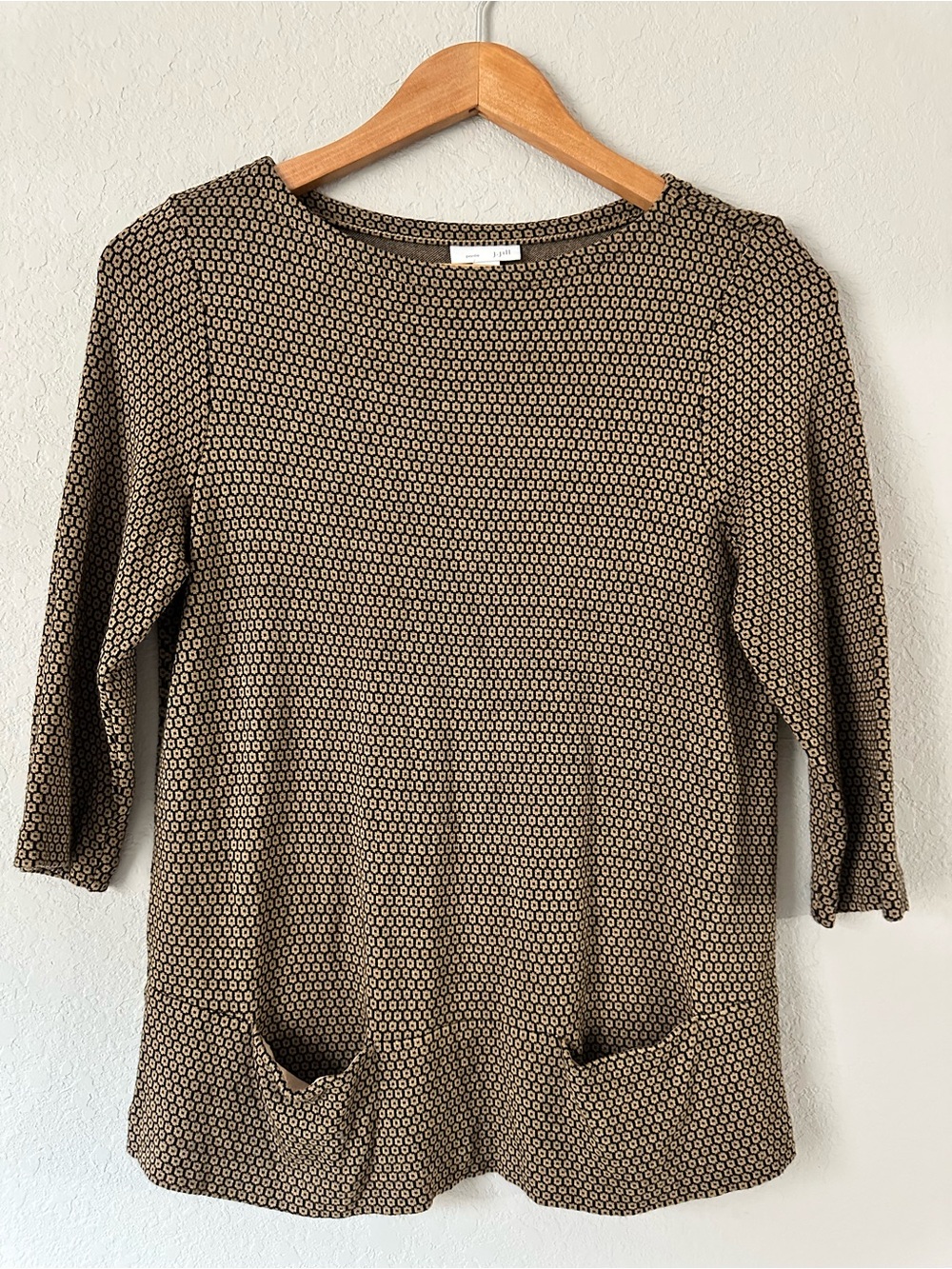 J.jill Women's Beige and Black Patterned Pocket Sweater